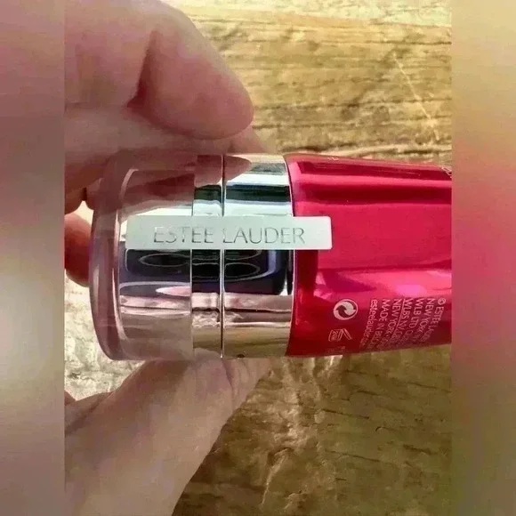 Estée Lauder Nutritious Super-Pomegranate Radiant Energy 2-in-1 Cleansing Foam - Picture 4 of 5